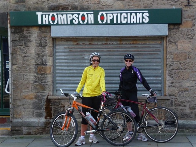 Jayne & Nikki arrive at Amble
